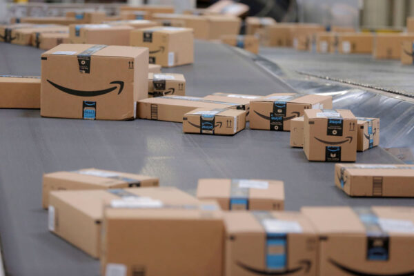 Water-Activated-Tape-application-Amazon-FBA-E-commerce-fulfillment-centers